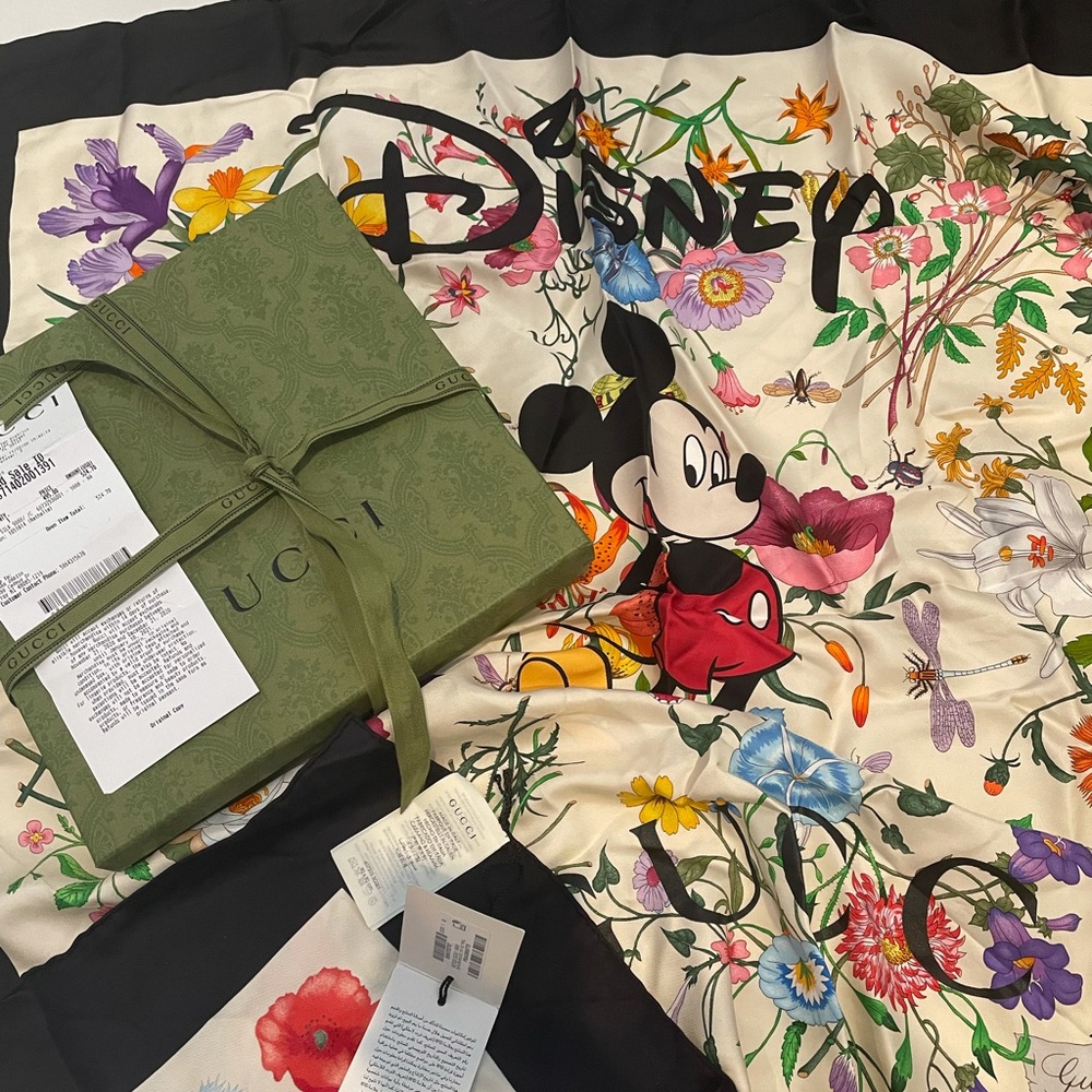 Gucci limited edition Flora Print silk scarf wrap